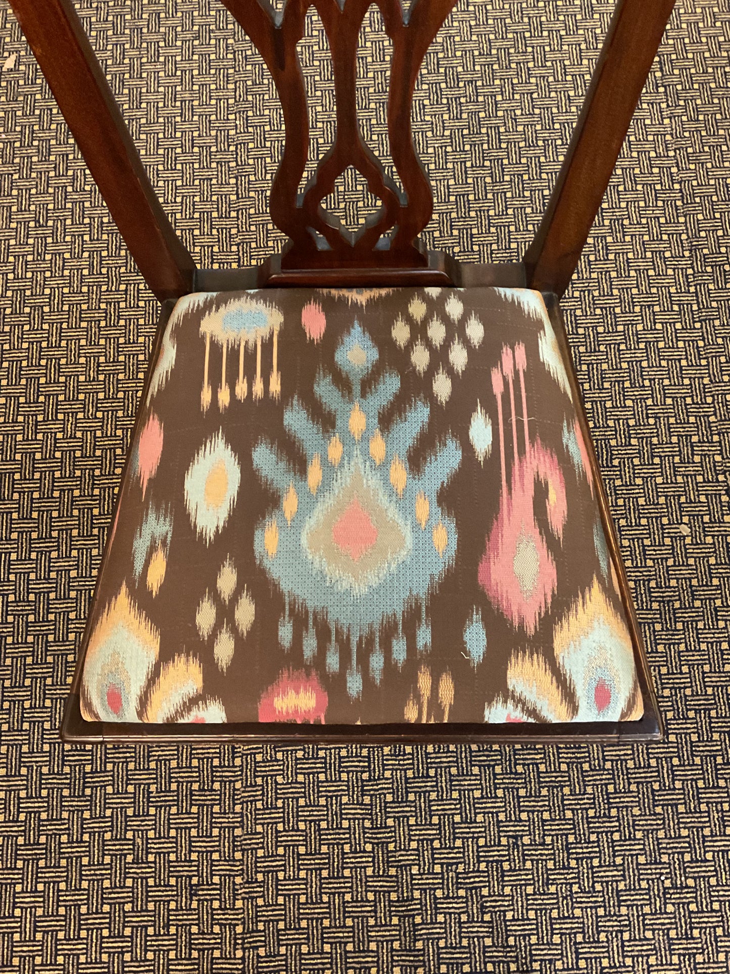 Set 8 Vintage English Chippendale Dining Chairs.