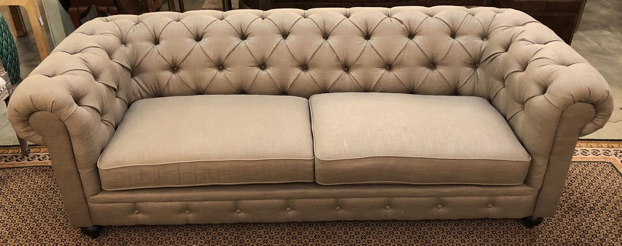 Onwijs Chesterfield Style Taupe Sofa – Antique And Art Consignment UP-73